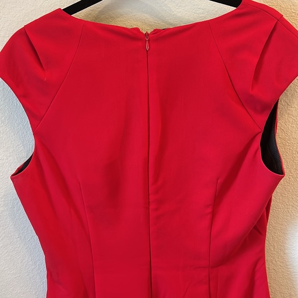 CALVIN KLEIN: red dress with asymmetrical cinching / ruching SIZE 12 - Picture 4 of 9